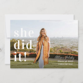 Sie hat es getan! Abschluss Foto Class 2022 Ankündigung