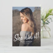Sie hat es getan! Abschluss Foto Einladung (Stehend Vorderseite)