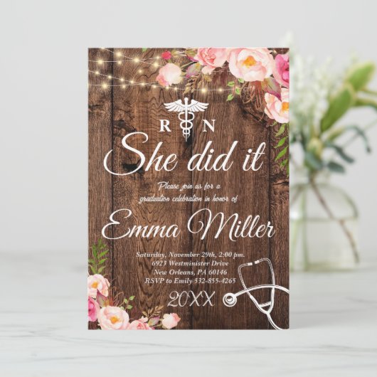Sie hat es getan - Nursing School Graduation Party Einladung (Stehend Vorderseite)