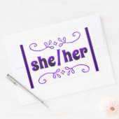 Sie hat ihre Pronos mit Lila Doodles Rechteckiger Aufkleber (Umschlag)