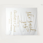 Sie hat Ja gesagt Verlobungsfeier Gold Foto Hinter Wandteppich (Vorderseite (Horizontal))