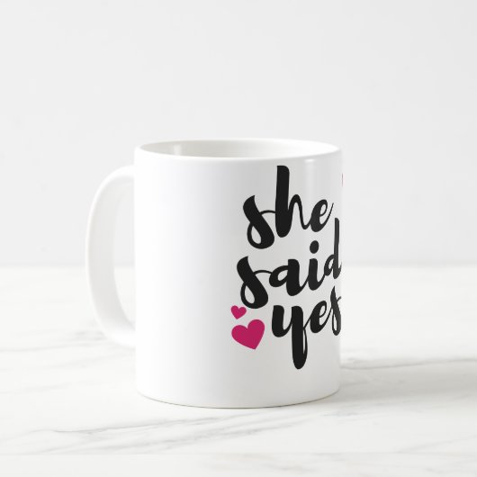 Sie hat Ja gesagt! Verlobungsfeier – Romantisch Kaffeetasse (Vorderseite Links)