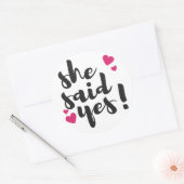 Sie hat Ja gesagt! Verlobungsfeier – Romantisch Runder Aufkleber (Umschlag)