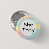 Sie hat Pronomen im Pastelldoodle-Kreis Button (Vorne & Hinten)