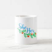 Sie hat sie in Blume Kaffeetasse (Mittel)