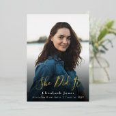 Sie hat Skript-Abschluss-Foto Folieneinladung (Stehend vorne)