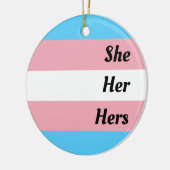 Sie hat Transgender-Pride Keramik Ornament (Links)