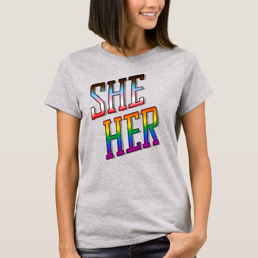 Sie / Ihr Progress Pride Pronomen T-Shirt (Vorderseite)