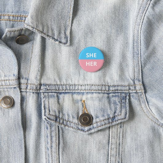 Sie/ihr Pronominatransgender-Abzeichen Button (Beispiel)