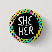 Sie/ihr Pronouns Stolz handbuchstabiert farbenfroh Button (Vorderseite)