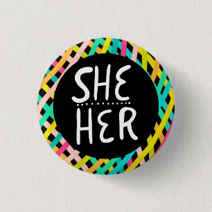 Sie/ihr Pronouns Stolz handbuchstabiert farbenfroh Button