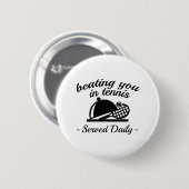 Sie in Tennis schlagen Button (Vorne & Hinten)