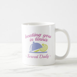 Sie in Tennis schlagen Kaffeetasse