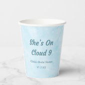 Sie ist auf Cloud 9 Dreamy Sky Blue Brautparty Pappbecher (Vorderseite)