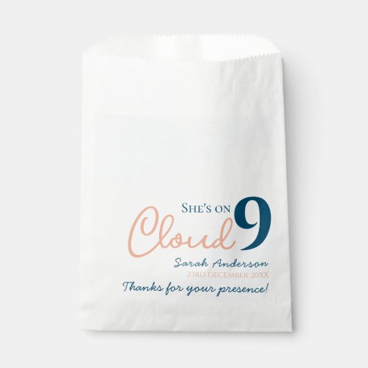 Sie ist auf Cloud 9 Elegant Texture Brautparty Geschenktütchen (Vorderseite)