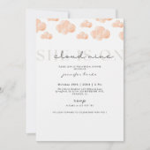Sie ist auf Cloud 9 Minimalistisch Modern Brautpar Einladung (Vorderseite)