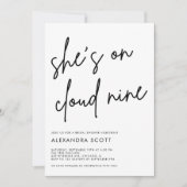 Sie ist auf Cloud 9 Minimalistisch Modern Brautpar Einladung (Vorderseite)