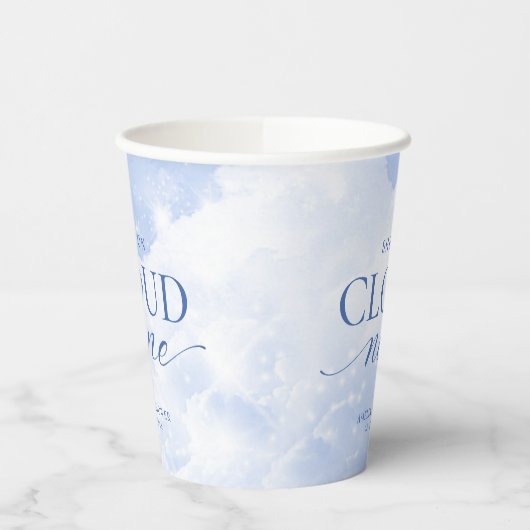 Sie ist auf Cloud Nine Blue Brautparty Pappbecher (Links)