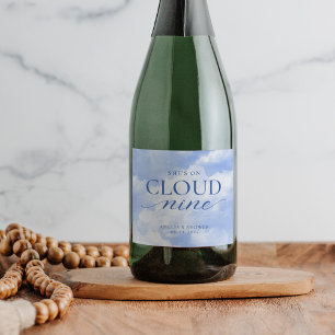 Sie ist auf Cloud Nine Blue Brautparty Schaumweinetikett