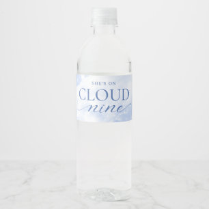 Sie ist auf Cloud Nine Blue Brautparty Wasserflaschenetikett