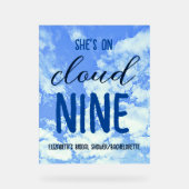 Sie ist auf Cloud Nine! Brautparty/Bachelorette Acrylschild (Vorderseite)