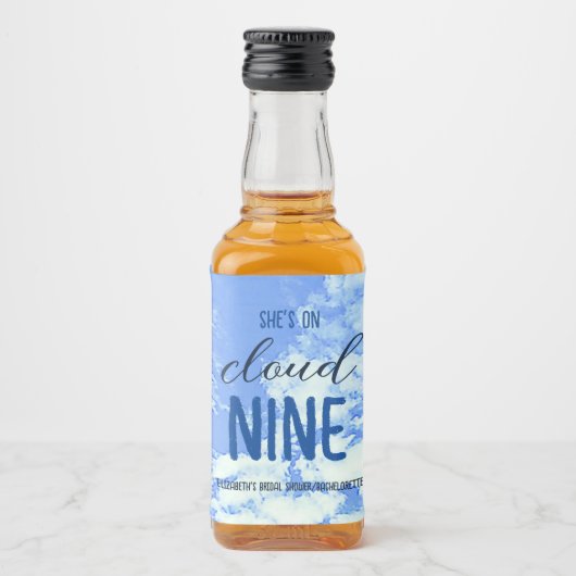 Sie ist auf Cloud Nine! Brautparty/Bachelorette Alkoholflaschenetikett (Vorderseite)