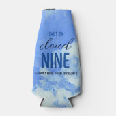Sie ist auf Cloud Nine! Brautparty/Bachelorette Flaschenkühler (Vorderseite)