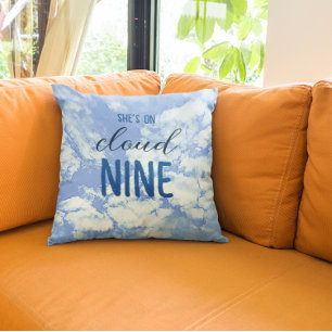 Sie ist auf Cloud Nine! Brautparty/Bachelorette Kissen