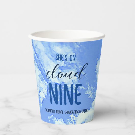 Sie ist auf Cloud Nine! Brautparty/Bachelorette Pappbecher (Vorderseite)