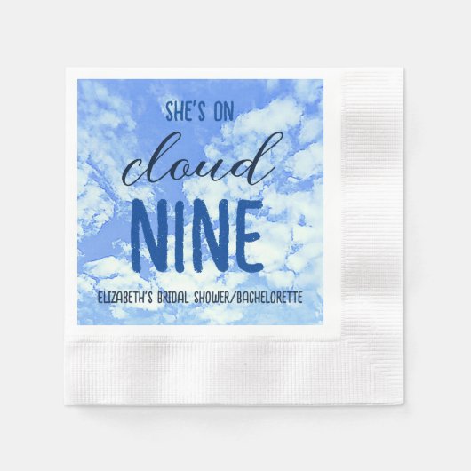 Sie ist auf Cloud Nine! Brautparty/Bachelorette Serviette (Vorderseite)