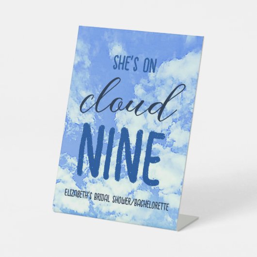 Sie ist auf Cloud Nine! Brautparty/Bachelorette Sockelschild (Vorderseite)