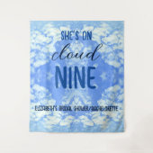 Sie ist auf Cloud Nine! Brautparty/Bachelorette Wandteppich (Vorderseite)