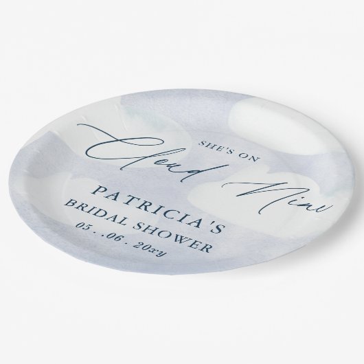 Sie ist auf Cloud Nine Brautparty Pappteller (Schrägansicht)