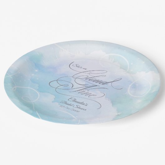 Sie ist auf Cloud Nine Brautparty Pappteller (Schrägansicht)