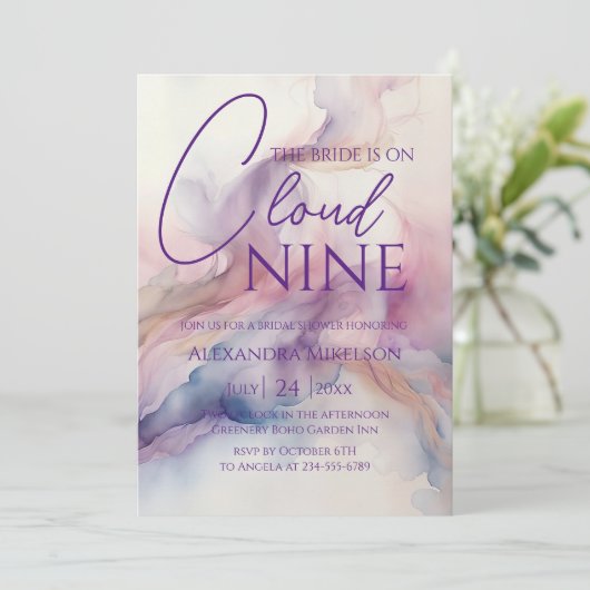 Sie ist auf Cloud Nine Dreamy Pastel Brautparty Einladung (Stehend Vorderseite)