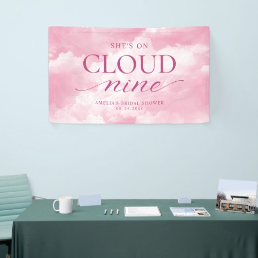 Sie ist auf Cloud Nine Pink Brautparty Banner (Messeveranstaltung)