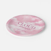 Sie ist auf Cloud Nine Pink Brautparty Pappteller (Schrägansicht)