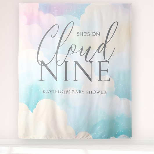 Sie ist auf der Cloud Nine Baby Shower Backdrop Wandteppich