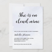 Sie ist auf wolkiger neun Junggeselinnen-Abschied Einladung (Vorderseite)