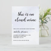 Sie ist auf wolkiger neun Junggeselinnen-Abschied Einladung (Stehend Vorderseite)
