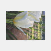 Sie ist bekleidet - Sprichwörter 31:25 Fleecedecke (Vorderseite (Horizontal))