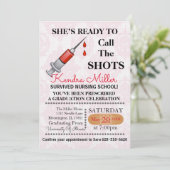 Sie ist bereit, den Shots Nursing Abschluss zu nen Einladung (Stehend Vorderseite)