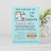 Sie ist bereit, den Shots Nursing Abschluss zu nen Einladung (Stehend Vorderseite)