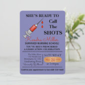 Sie ist bereit, den Shots Nursing Abschluss zu nen Einladung (Stehend Vorderseite)