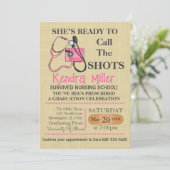 Sie ist bereit, den Shots Nursing Abschluss zu nen Einladung (Stehend Vorderseite)