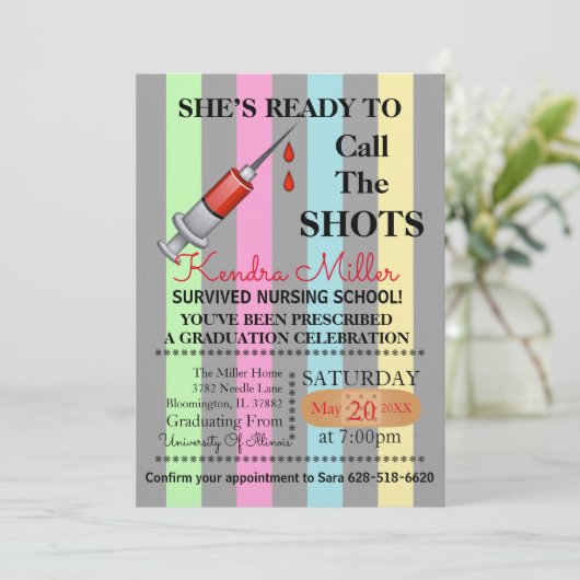 Sie ist bereit, den Shots Nursing Abschluss zu nen Einladung (Stehend Vorderseite)