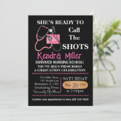 Sie ist bereit, den Shots Nursing Abschluss zu nen Einladung (Stehend Vorderseite)