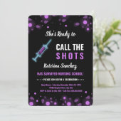 Sie ist bereit, den Shots zu nennen - Pflege-Absch Einladung (Stehend Vorderseite)