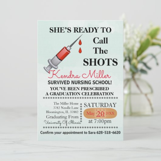 Sie ist bereit, die Schüsse zu nennen Abschluss Einladung (Stehend Vorderseite)