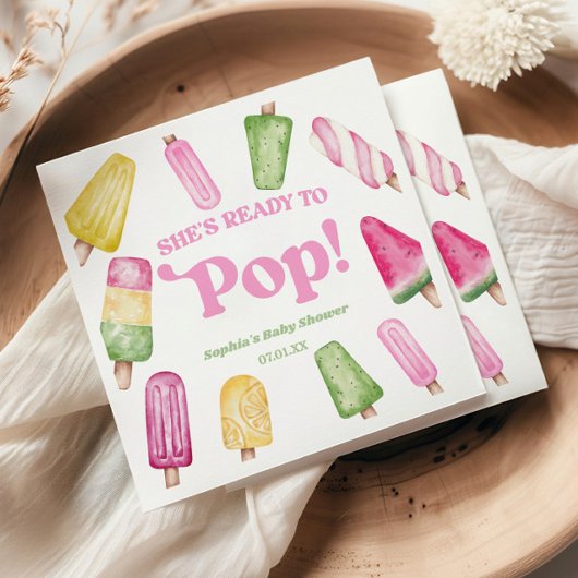 Sie ist bereit zum Pop einer rosa Kinderdusche Serviette